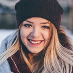 Andrea, Escritora
